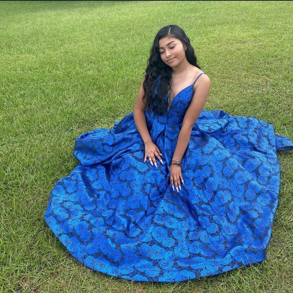 Prom dress! - Picture 2 of 3